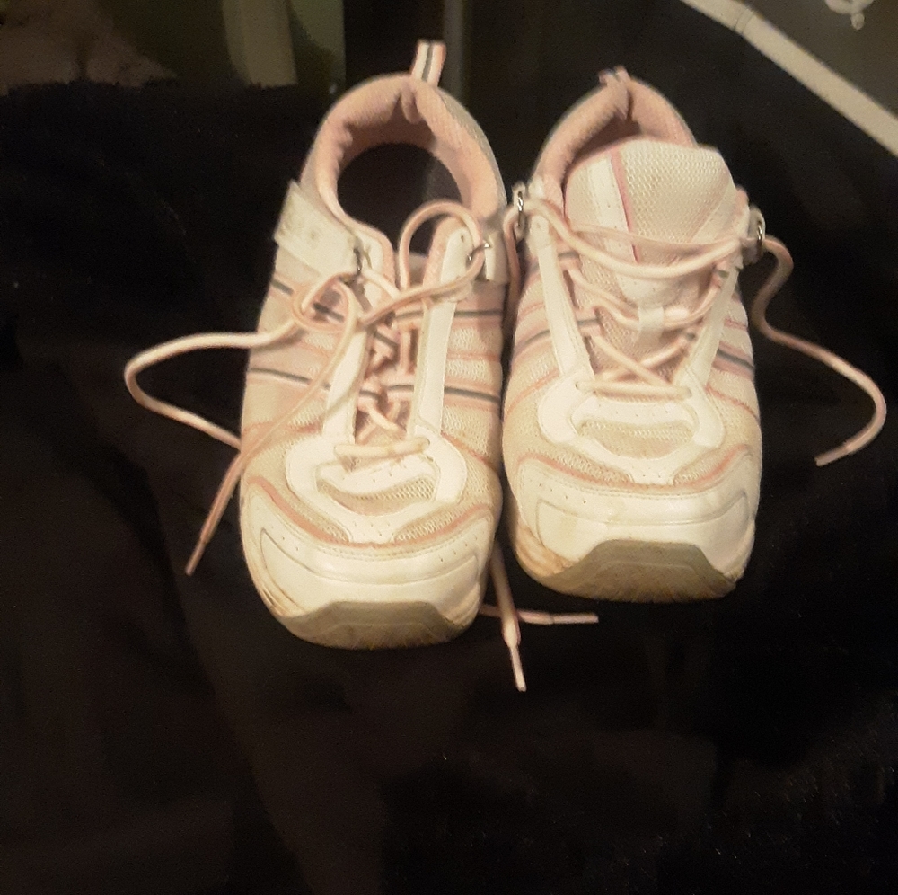 Women's shoes